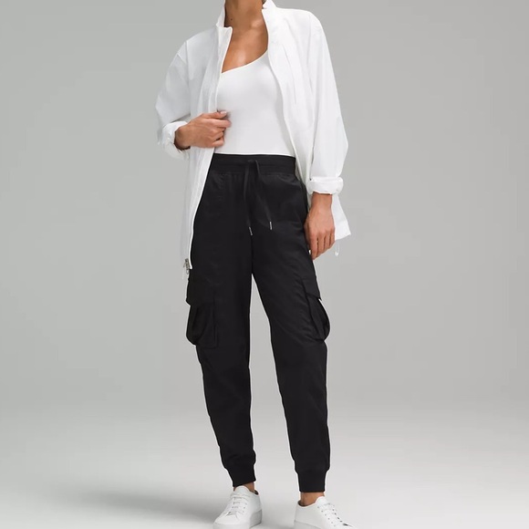 🆕 Lululemon Dance Studio Relaxed-Fit Mid-Rise Cargo Jogger in Black • Medium - Picture 2 of 10